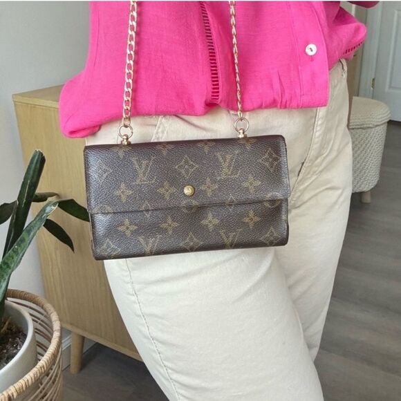 ✅AUTHENTIC✅LOUIS VUITTON WALLET ON A CHAIN - Picture 15 of 15